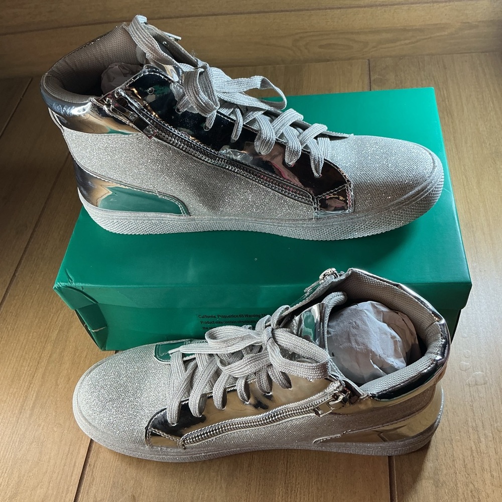 NEW Lauren Lorraine Silver Skippy Sneakers Size 9 New with Box